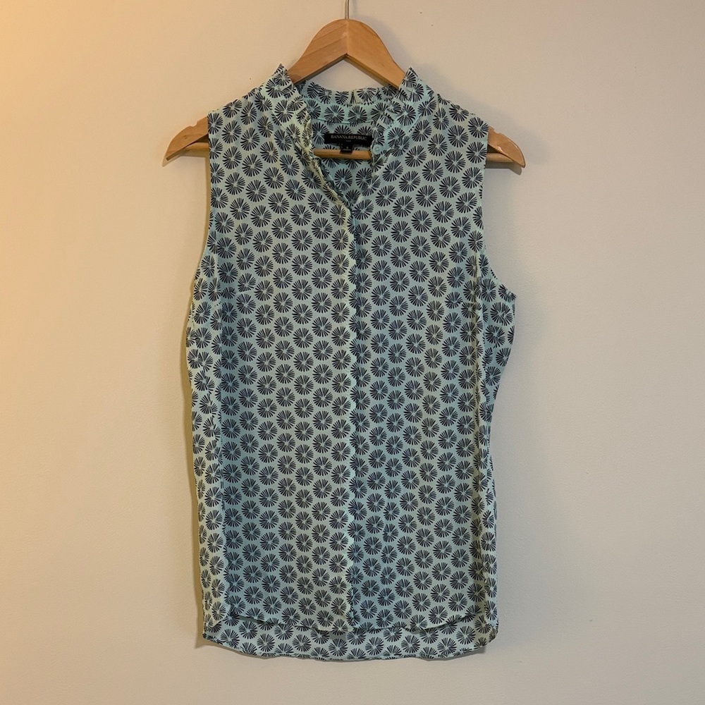 Banana Republic Sleeveless Blue and White Blouse